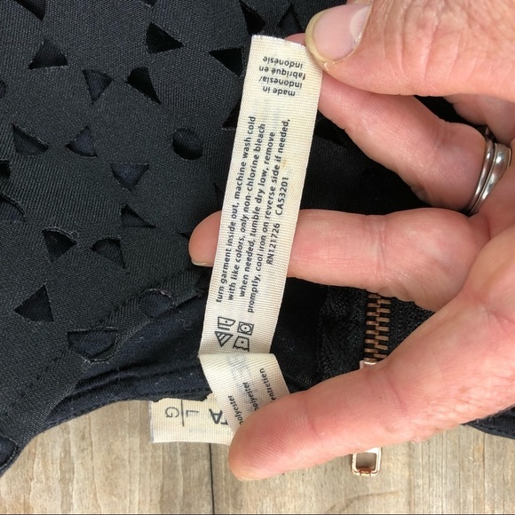 Bethany Mota black cropped laser cut sleeveless top wms sz large - Picture 7 of 10